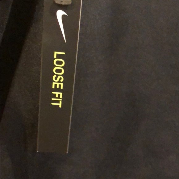 Black Nike Loose Fit // Dri-Fit // sweatshirt - Picture 2 of 3